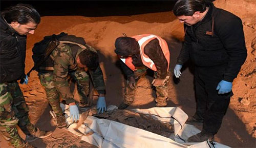 Hallan siete fosas comunes de víctimas de Daesh en el campo de Bukamal Hallan siete fosas comunes de víctimas de Daesh en el campo de Bukamal